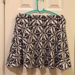 Black and white print skirt